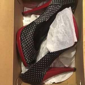 NIB Steve Madden polka dot peep-toe pumps 41 10